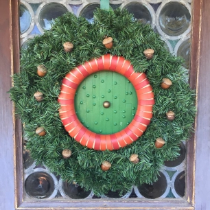 easy hobbit door wreath