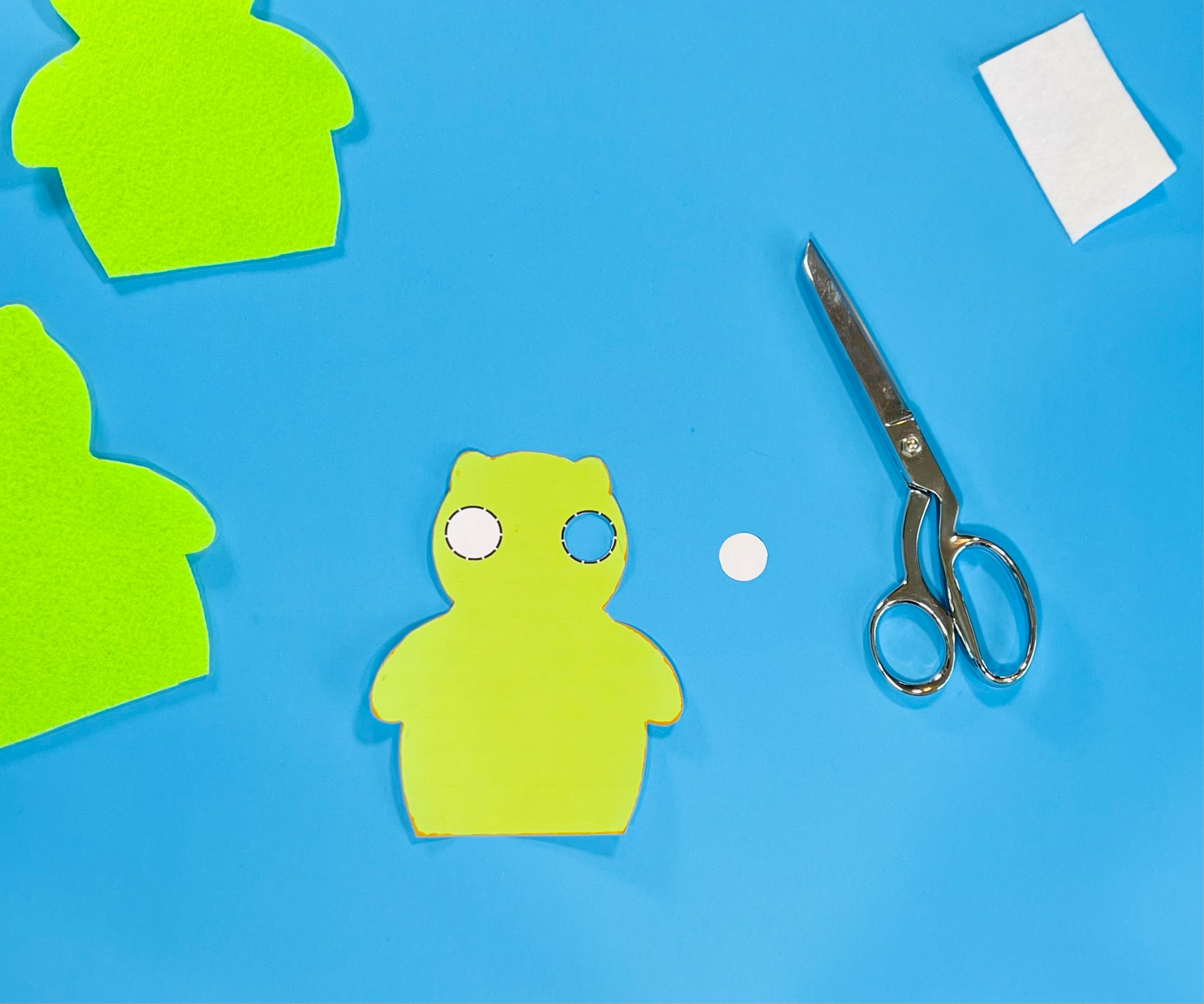kuchi kopi printable with eye cut out for tracing