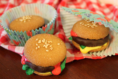 cookie party favors that look like cheese burgers